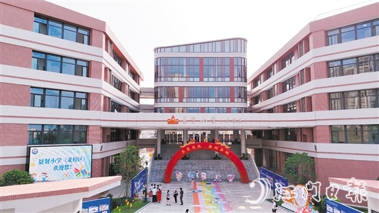 開學(xué)第一天，景賢小學(xué)（北校區(qū)）正式啟用。