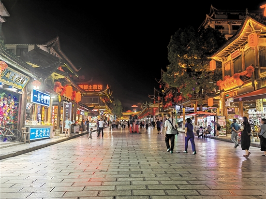 恩施土家女兒城充滿歷史與文化底蘊(yùn)。