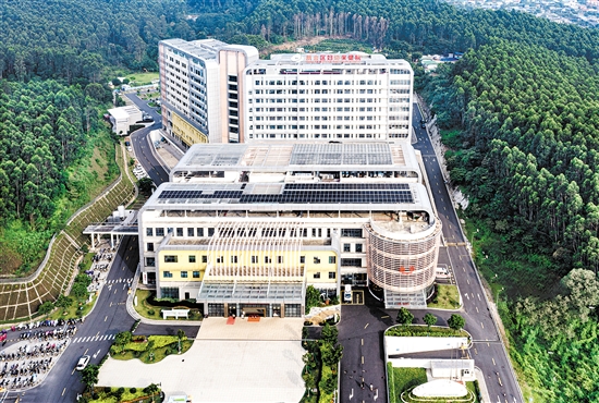 新會區(qū)婦幼保健院新院總用地面積6.13公頃，總建筑面積63500平方米，建設(shè)有包括門診、醫(yī)技、住院綜合樓和行政辦公樓等在內(nèi)的主要建筑，設(shè)床位500張、機(jī)動車停車位近800個(gè)，按三級婦幼保健院的標(biāo)準(zhǔn)建設(shè)。