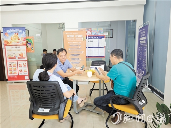 近期營(yíng)業(yè)部新開(kāi)戶數(shù)量激增，客戶咨詢也普遍增加。