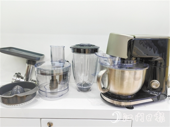 裕威倡電器的“21種功能”食物處理機(jī)。