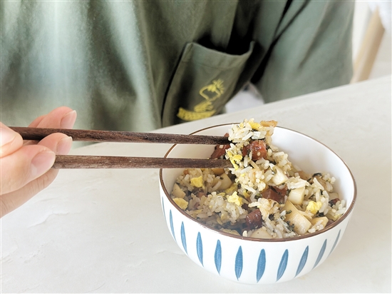 米飯煮熟后如果儲存不當(dāng)再拿來炒飯吃，或會導(dǎo)致“炒飯綜合征”。