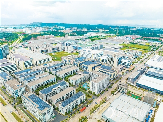 蓬江區(qū)加快推動“3+2”產(chǎn)業(yè)集群發(fā)展。圖為蓬江產(chǎn)業(yè)園。劉淑君