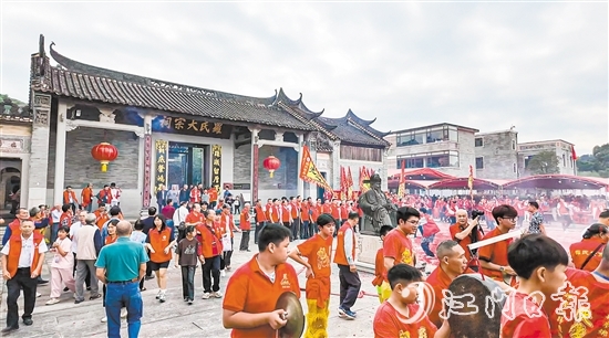 2024年首屆羅氏貴系良溪薈活動現(xiàn)場人聲鼎沸，洋溢著團聚的喜慶。