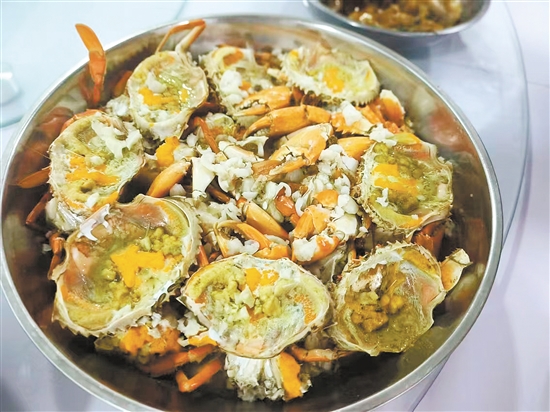 螃蟹中的嘌呤含量較高，所以要管好自己的嘴。