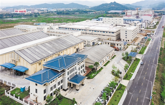 全省首個農(nóng)產(chǎn)品加工示范區(qū)廣東省農(nóng)產(chǎn)品加工示范區(qū)（江門臺山），其中斗山園區(qū)南部片區(qū)已引進18個項目17家優(yōu)質企業(yè)，計劃總投資超30億元。大型臺山大米加工廠“國糧二期”及天業(yè)冷鏈物流項目已經(jīng)投產(chǎn)。