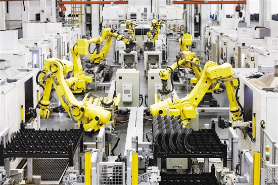 臺山市工業(yè)新城園區(qū)聚焦汽車零部件、金屬新材料、先進裝備和智能制造等產(chǎn)業(yè)，形成了年產(chǎn)值150億元的汽車零部件、年產(chǎn)值300億元的金屬新材料兩大產(chǎn)業(yè)。