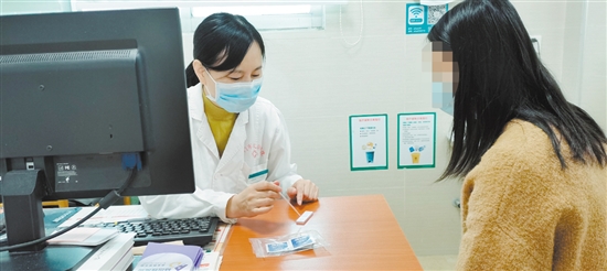 發(fā)生高危性行為后，應(yīng)及時(shí)到醫(yī)院咨詢和檢測(cè)。