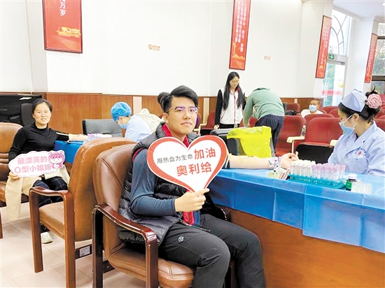 獻血活動現(xiàn)場。