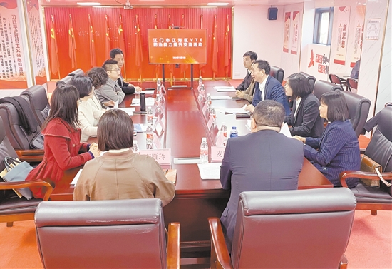 與會(huì)者進(jìn)行深入交流。