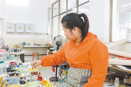 為達(dá)到最佳效果，調(diào)配一個(gè)顏色通常要2個(gè)小時(shí)。