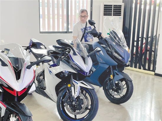 江門的摩托車作品備受評(píng)委關(guān)注。