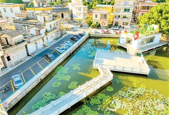 上巷村扎實(shí)推進(jìn)綠美生態(tài)建設(shè)。圖為水上書吧。