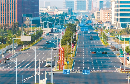 江海區(qū)交通路網逐漸完善，為經濟發(fā)展注入澎湃動力。