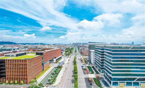 近年來，江海區(qū)硬軟件設施顯著提升，吸引眾多優(yōu)質項目進駐江海。圖為江門市安全應急產業(yè)園。邱昱