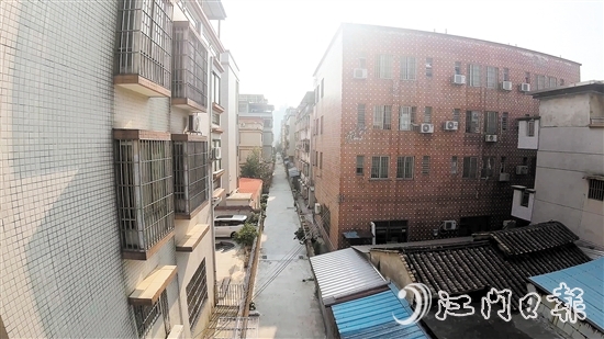 新昌明渠改造工程完成后，明渠兩側(cè)的人居環(huán)境得到明顯改善。