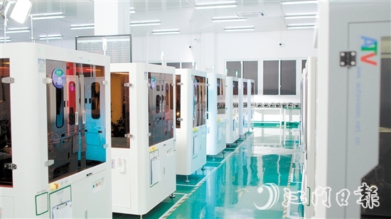 鈞崴電子科技股份有限公司生產(chǎn)車間。