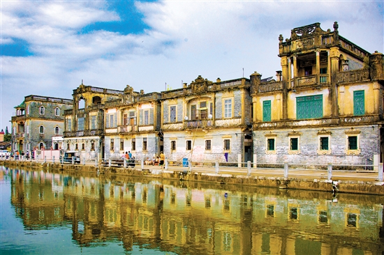 白沙鎮(zhèn)墨林村倒映水中，美麗如畫。