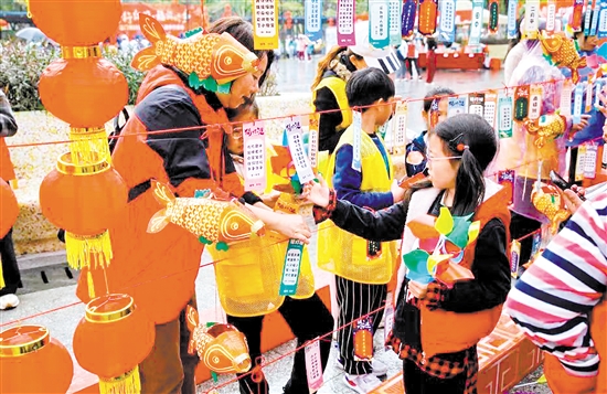 我市在活動(dòng)現(xiàn)場(chǎng)融入非遺等文化元素，致力讓每一位參與者都能在行走中感受文化魅力。江海區(qū)委宣傳部供圖