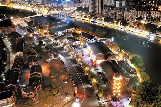 江門船廠1954文化創(chuàng)意園吸引了各地游客。