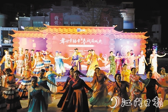 群眾舞蹈隊(duì)伍輪番登場(chǎng)，帶來(lái)民族舞、古典舞、秧歌等節(jié)目，表演精彩紛呈。