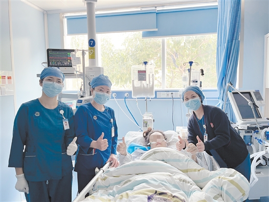 患者順利撤離ECMO，并為醫(yī)護人員點贊。