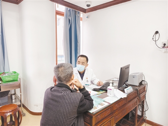 中醫(yī)運用望聞問切進(jìn)行診療。