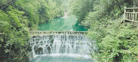 恩施大峽谷以其震撼人心的自然景觀和豐富的喀斯特地貌著稱(chēng)于世。