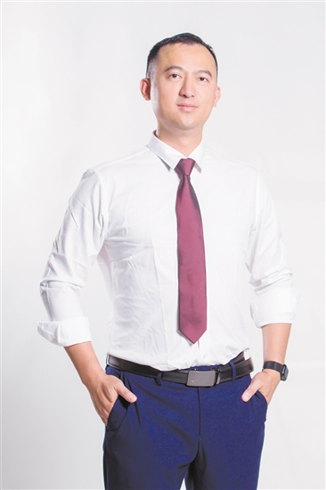 江門市青年企業(yè)家聯(lián)合會(huì)副會(huì)長(zhǎng)、廣東嶺南大健康生態(tài)科技集團(tuán)有限公司董事長(zhǎng)陳健榮