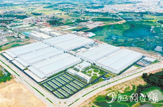 去年鶴山94個省市重點項目投資完成率達到132%，排名江門第二。圖為鶴山市隆基光伏科技有限公司。