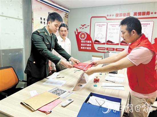 臺山市退役軍人事務(wù)局為退役軍人提供“一站式”辦理服務(wù)。