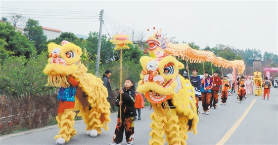 本次嘉年華包括金龍、醒獅、“花仙子”巡游等活動(dòng)內(nèi)容。