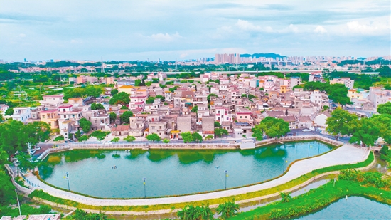 霄南村的鮮卑文化、甘和茶、青磚屋等文化特色及良好的村容村貌是其得天獨(dú)厚的文旅資源。