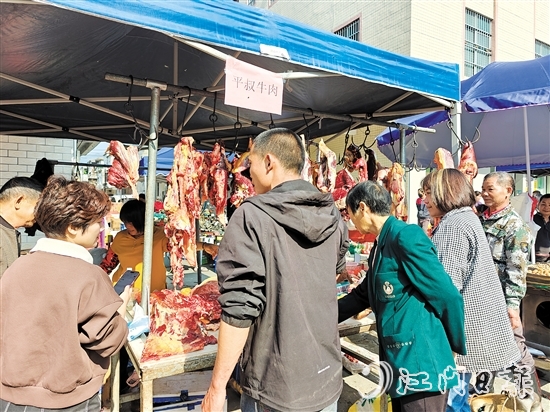 那吉鎮(zhèn)舉辦圩日活動(dòng)，有效推動(dòng)“圩日經(jīng)濟(jì)”發(fā)展。