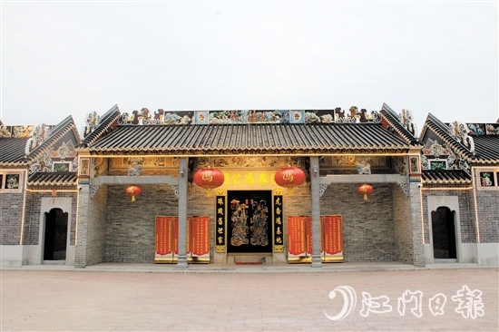 復春馮公祠建筑雄偉大氣，是典型的嶺南祠堂特色建筑。