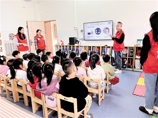 江門市中心醫(yī)院構(gòu)建立體化科普體系。