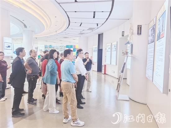 考察團一行參觀恩平泉林飛行主題館。