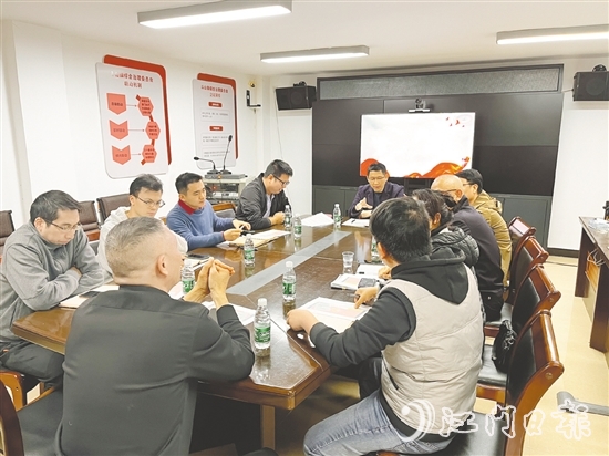 斗山鎮(zhèn)迅速組織司法所、農(nóng)辦、規(guī)劃辦、國(guó)土所、派出所、綜合行政執(zhí)法部門等召開分析研判會(huì)議。