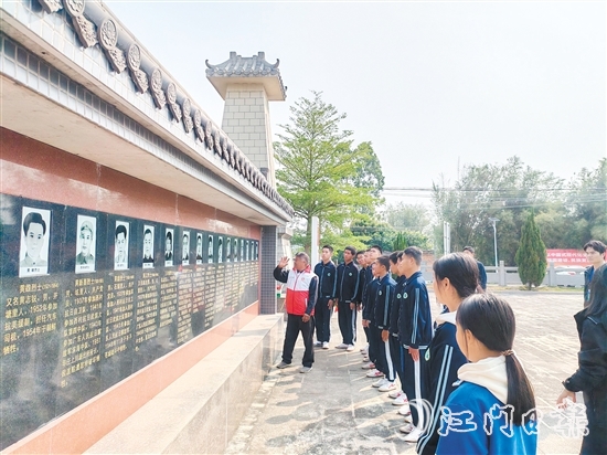 臺山市各級黨政機(jī)關(guān)、企事業(yè)單位、學(xué)校開展紀(jì)念活動，形成全社會共同緬懷英烈的良好風(fēng)尚。