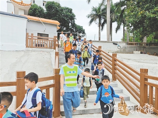 “上學(xué)路”保障學(xué)生平安上學(xué)、放學(xué)。