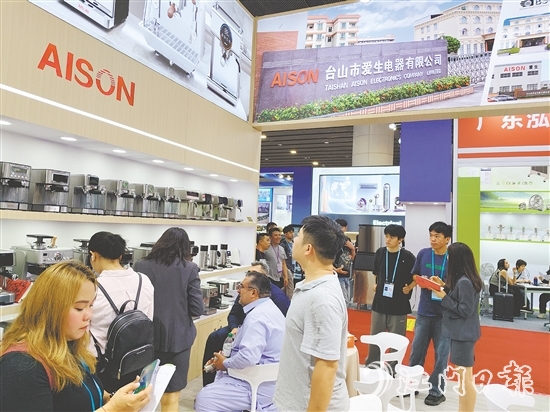 來自臺山的23家企業(yè)相繼亮相第137屆廣交會，在42個展位展示“臺山制造”實力。