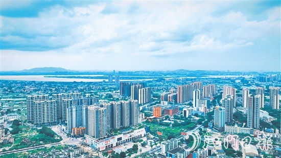 鶴山擁有廣闊的發(fā)展空間、扎實的產(chǎn)業(yè)基礎(chǔ)和良好的發(fā)展勢頭。圖為鶴山城區(qū)。