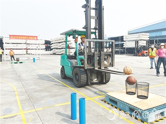 參賽選手需完成籃球投放、窄道繞樁等高難度任務(wù)。