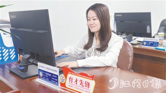 “人社先鋒”亮牌，發(fā)揮示范效應(yīng)。