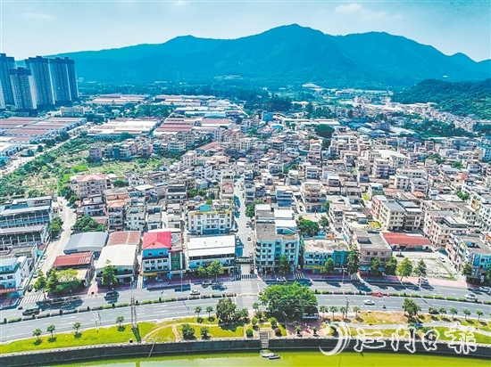 杜阮鎮(zhèn)以“百千萬工程”為抓手，力爭實(shí)現(xiàn)集體資產(chǎn)增值、收入增長、村容改善。劉淑君