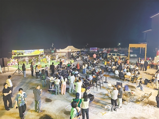 村咖音樂(lè)會(huì)現(xiàn)場(chǎng)既悅耳又好玩。