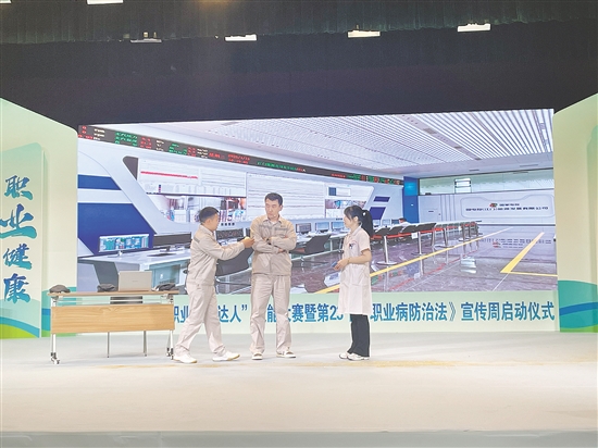 比賽現(xiàn)場(chǎng)，選手展示自己的技能。