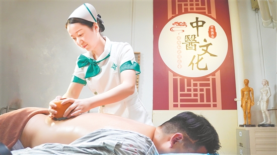 越來越多的人通過中醫(yī)調(diào)理來管理體重。