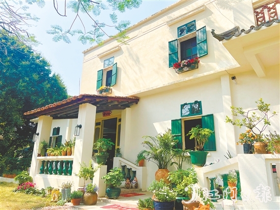 位于端芬鎮(zhèn)的“綠禾閑廬”民宿有著獨(dú)特的民國(guó)風(fēng)情。