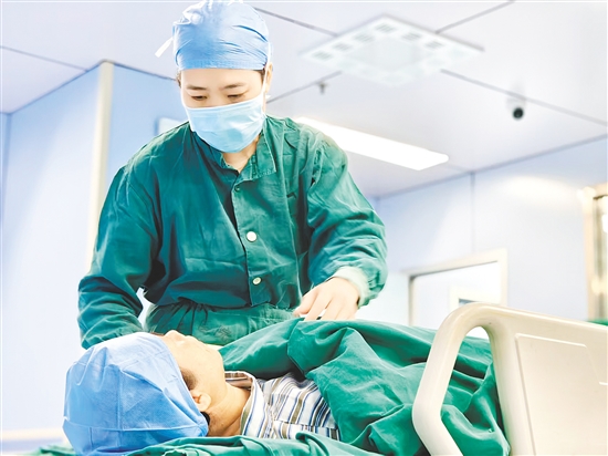 手術(shù)室副主任護(hù)師李春華